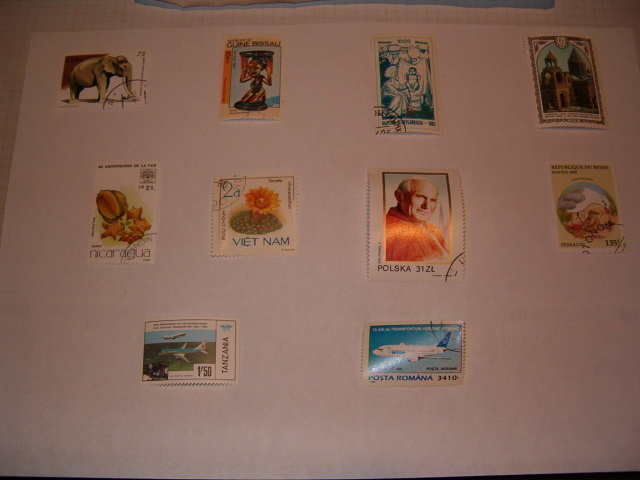 Différents timbres oblitérés de pays différents