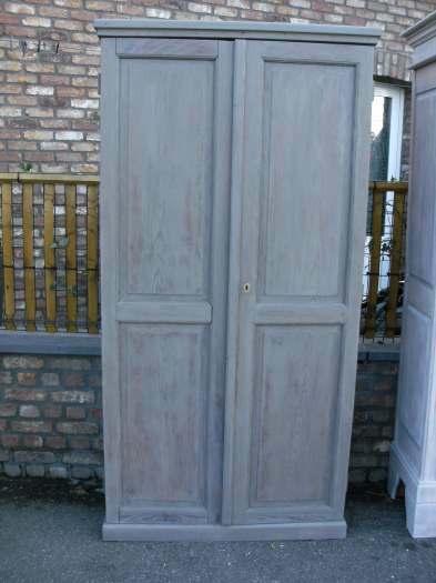 armoire deux portes cérusée grise