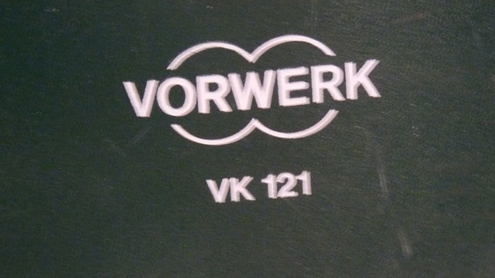 aspirateur vorwerck vK 121 avec ses accessoires .