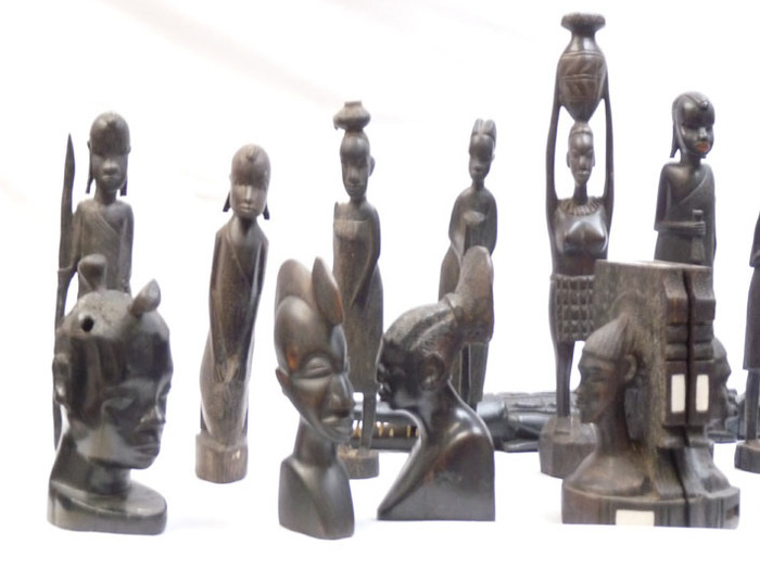 statuettes africaine lot de 35 pièces en ébène époque congo belge années 1950