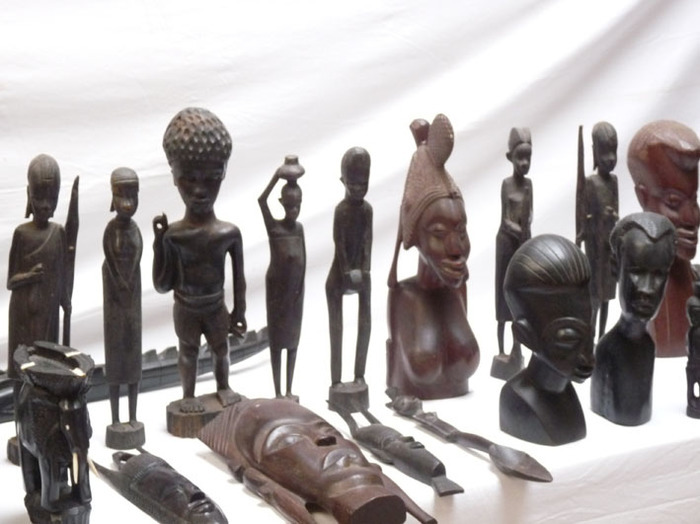 statuettes africaine lot de 35 pièces en ébène époque congo belge années 1950